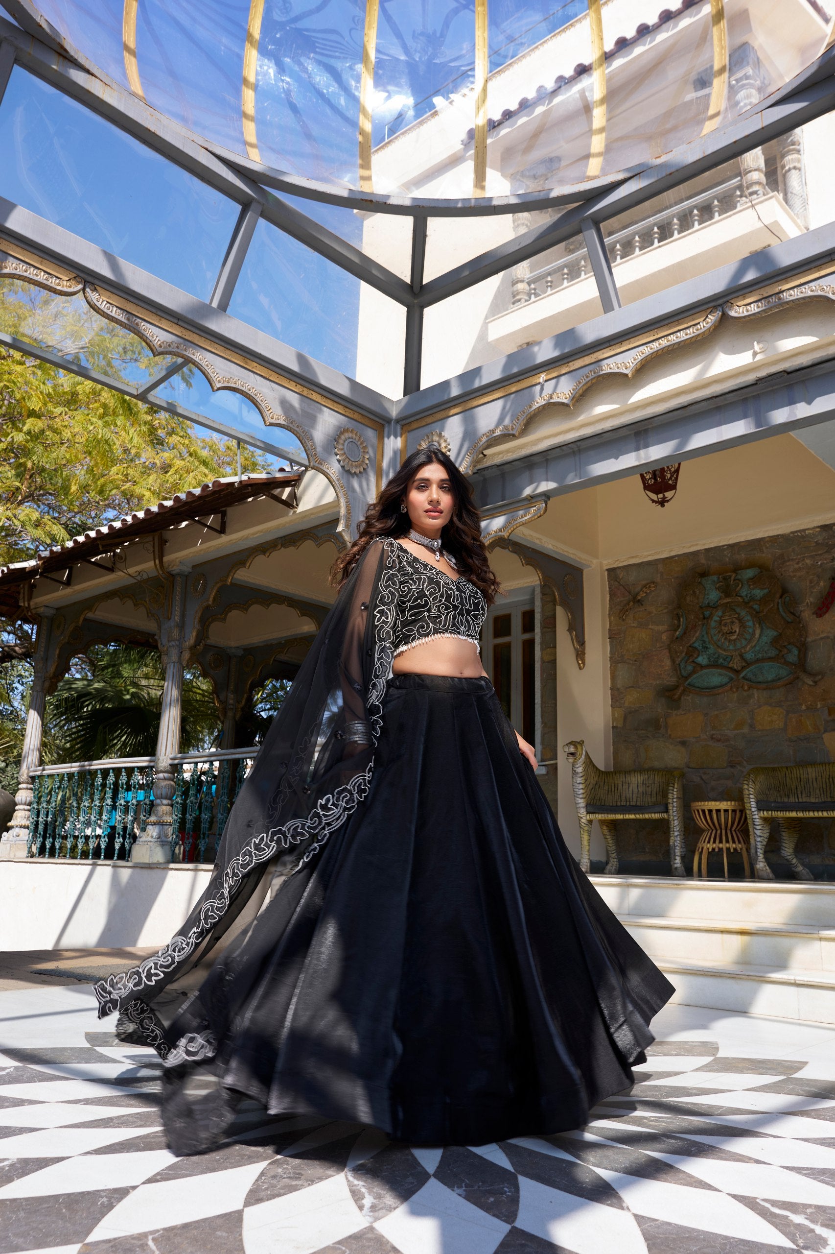 Elegance in every shade – black beauty!