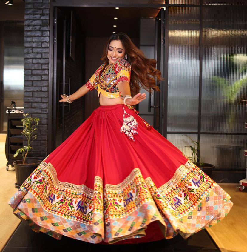 NEW NAVRATRI SPECIAL DESIGNER PRINTED LAHENGA CHOL