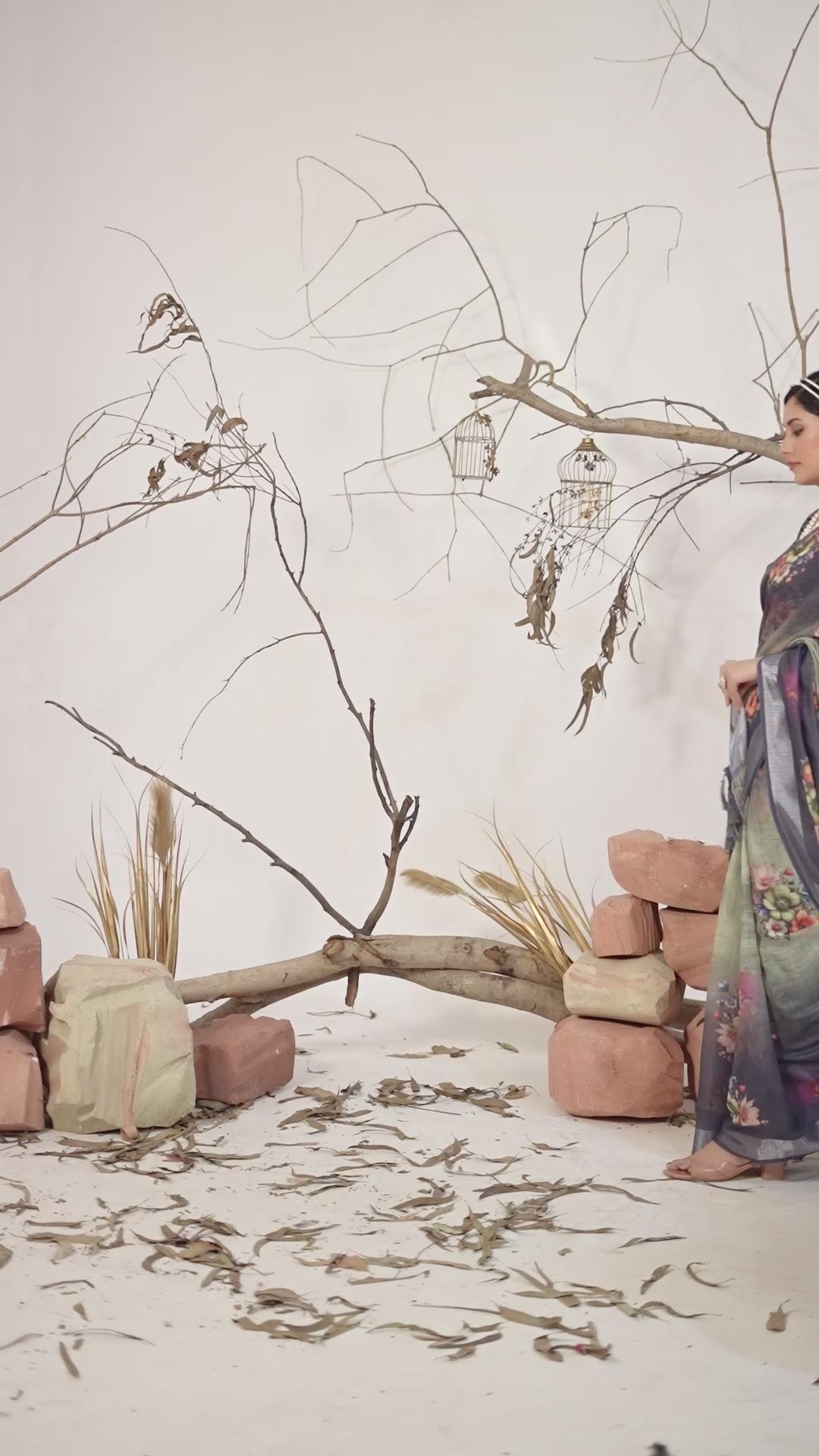 Premium Linen Cotton Saree with Elegant Digital Floral & Royal Ethnic Print & Classic Contrast Patola Style Border